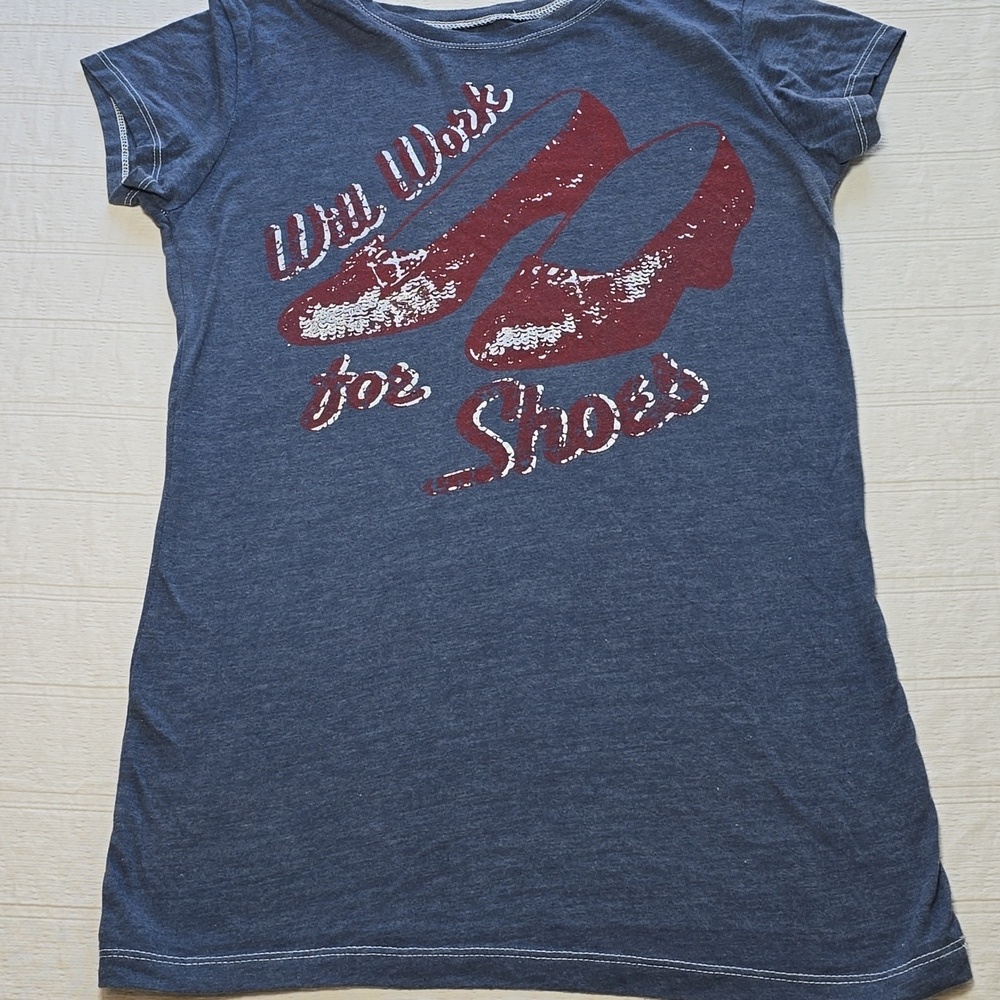 Wizard of Oz "Will Work for Shoes" Graphic Tee Women's Size Medium - Picture 3 of 8